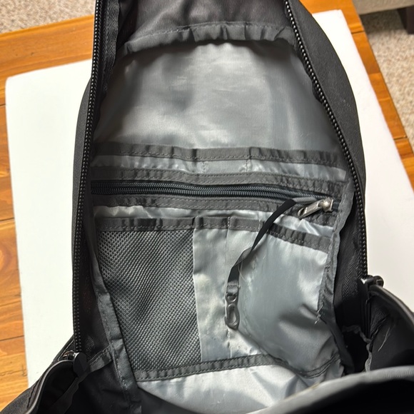 North Face Jester Unisex Nylon Backpack Black - Picture 6 of 8